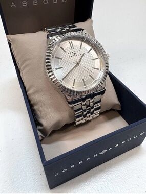 Joseph Abboud AB-5217SV Mens Wrist Watch New In Box.